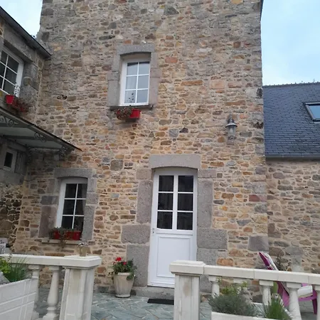 Domaine De La Tour Carree - 3 Konukevi