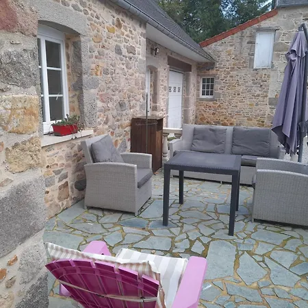 Konukevi Domaine De La Tour Carree - 3