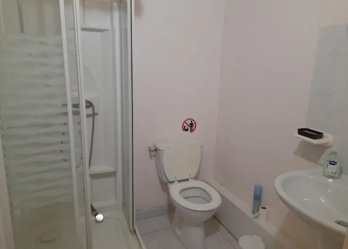 Pensjonat Domaine De La Tour Carree - 3