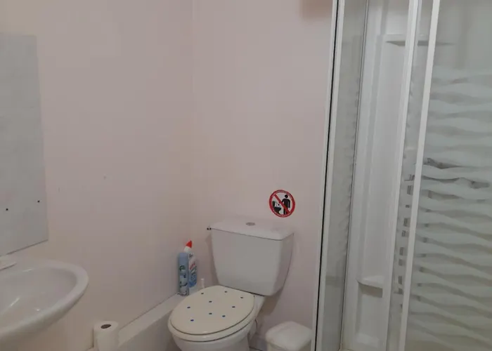 Pensjonat Domaine De La Tour Carree - 3 Benoitville