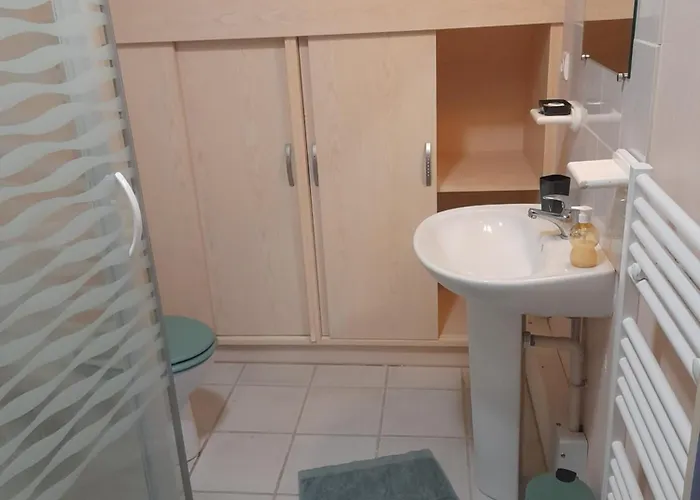 Pensjonat Domaine De La Tour Carree - 3 Benoitville